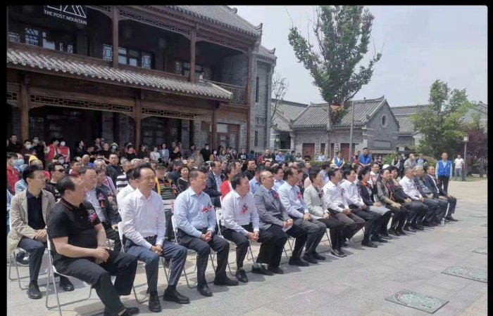 集團(tuán)公司董事長出席慶祝中國共產(chǎn)黨成立100周年書畫展暨第二屆“香凝如故”全國美術(shù)作品青島巡展開幕式